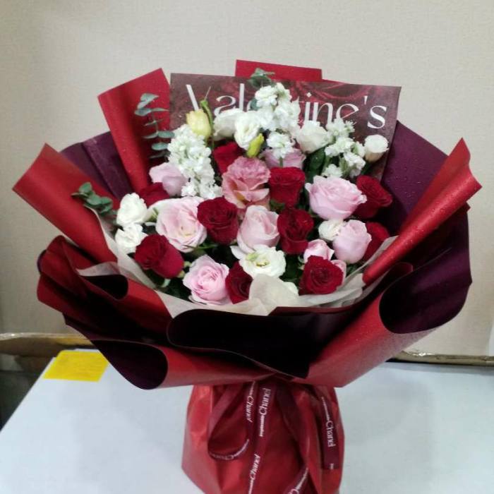 新疆伊宁市生日鲜花当天能送到吗